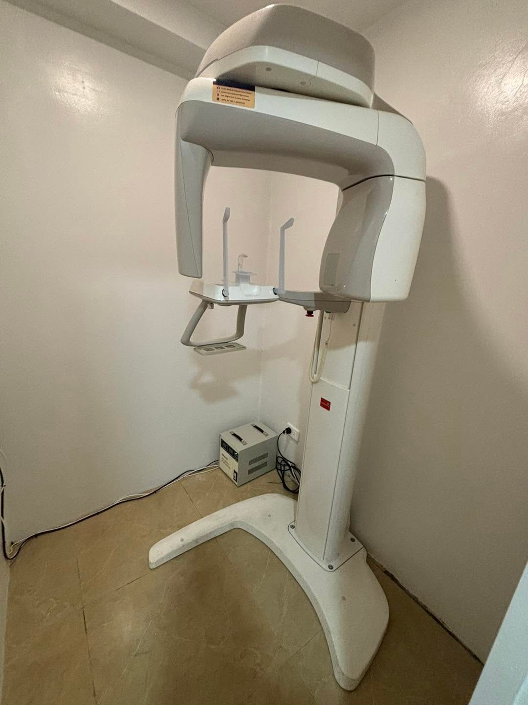 Panoramic dental X-ray machine